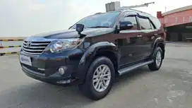 KM Rendah TDP 20Jt Toyota Fortuner 2.7 V Bensin-AT 2014 Hitam /