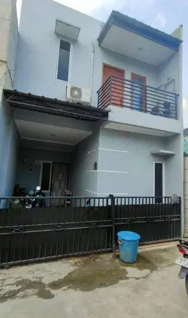 Rumah 2 Lantai Desain Kokoh Akses 2 Mobil Shm Bagus