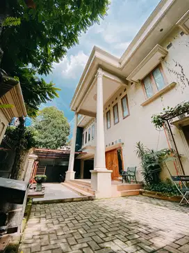 DIJUAL RUMAH TINGGAL MEWAH KAWASAN BIRAH RAWA BARAT KEBAYORAN