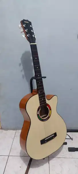 Gitar akustik ymahaa new natural