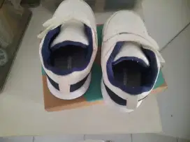 Sepatu Toezone Warna Putih