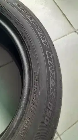 Ban Dunlop Sport Maxx 225/60 R18