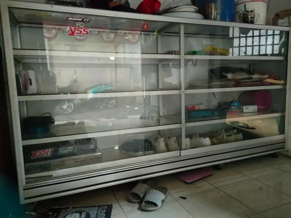 Etalase Ukuran 200x50cm