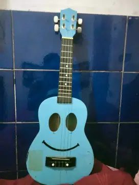 Di jual ukulele