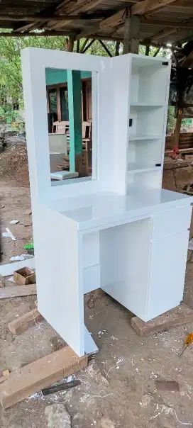 Meja rias bahan bagus model bisa rikues