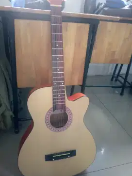 Gitar akustik mandalika