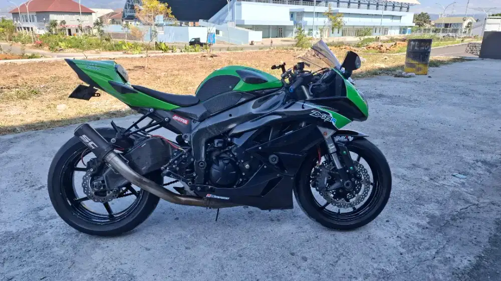 Dijual motor kesayangan ZX6R 2011