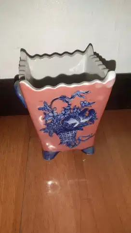 Antik pot bunga