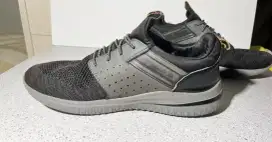 Skechers mixing black slip on