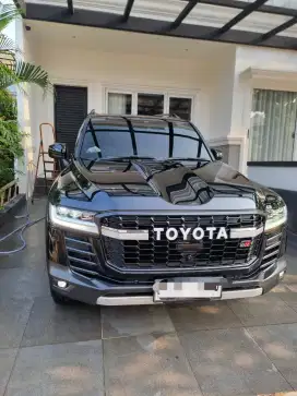 Toyota Land Cruiser 4.5 GR AT 2023/2024 Hitam
