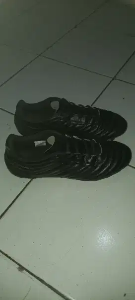 Sepatu bola adidas copa