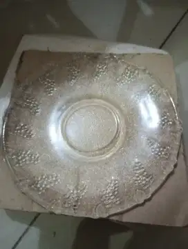 Piring kaca kecil