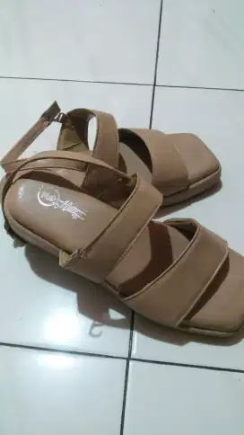 Preloved sandal mocca