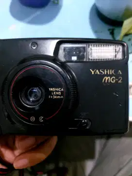 Kamera analog Yasihca MG-2