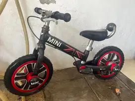 Rastar mini cooper balance bike bekas