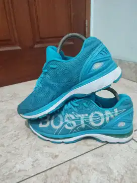 SEPATU ASICS BOSTON