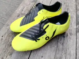 Sepatu bola lokal merk Logan size 43