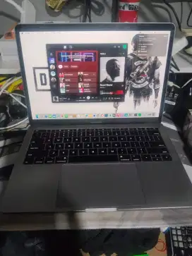 Macbook Pro 2017 8/512GB Dual OS Ventura + Win 10 64Bit