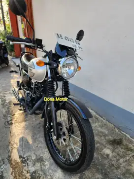 Kawasaki W175 Caffe , Th 2024 , odo 1900 perak