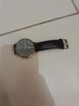 jam daniel wellington hitam gold pria