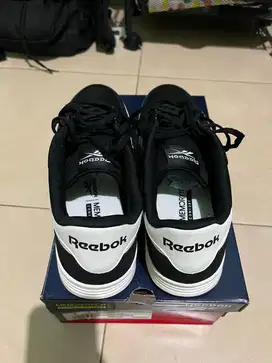 Rebook Court Advance