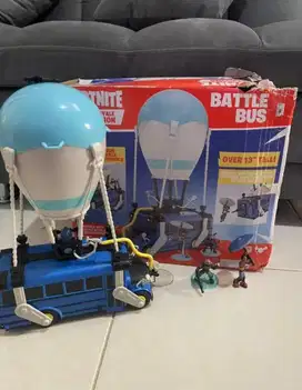 Mainan Figur FORTNITE Battle Bus Display Set