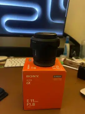 Sony E-mount 11 mm f 1.8 - APSC - Second like new (bonus UV Filter)