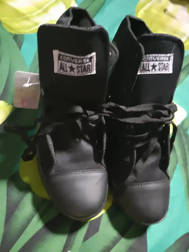Sepatu hitam 39 New