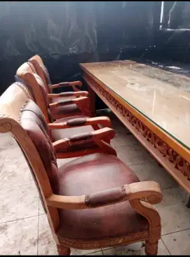Di jual kursi dan meja makan 1 set kayu jati asli