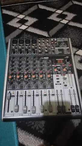 Mixer behringer xenyx x1204 usb