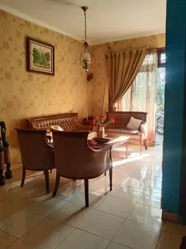 DIJUAL RUMAH ASRI DALAM KOMPLEK ALMIRA RESIDENCE SEMI FURNISHED