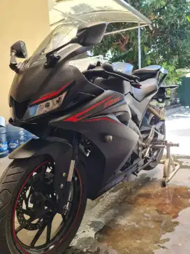 Dijual..Yamaha YZF R15 V3 warna hitam tahun 2017 Kondisi Bagus Terawat