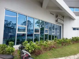 Sedia pasang kaca film berwarna dan sticker kaca es sunblast bermotif