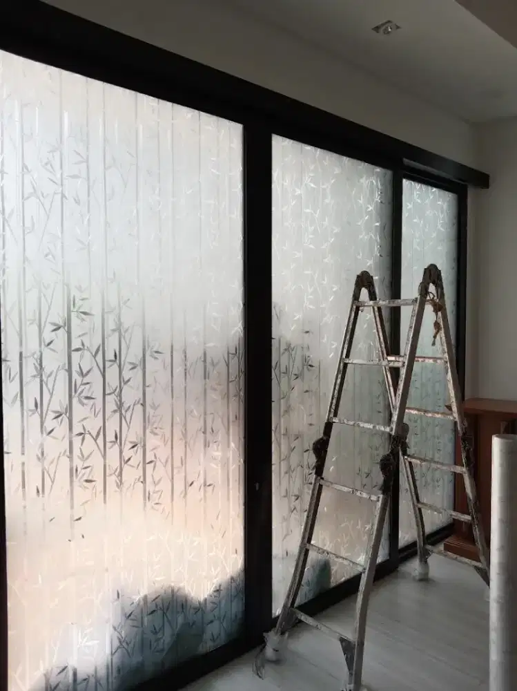 sedia jasa pasang sunblas kaca film dan wallpaper