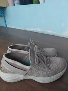 Preloved Skechers Go Walk Taupe Size 36 Original