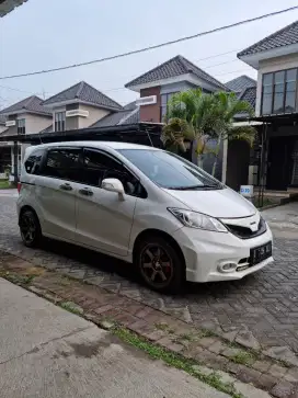 Jual Mobil Honda Freed Like New KM Rendah