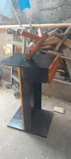 Tempat pajangan menu resto