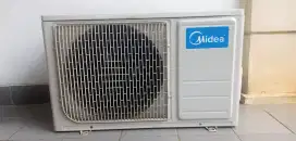 Outdoor Midea 1/2 pk bagus ampere 1.2 mulus bisa tes dihidupkan dulu