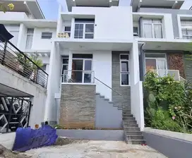 DIJUAL RUMAH 3 LANTAI DALAM CLUSTER MODERN HILL PONDOK CABE FURNISHED