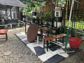 Kursi dan meja bekas cafe