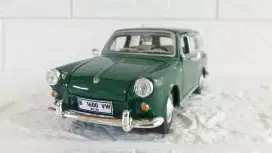 Diecast/Miniatur Maisto VW Variant Squareback Stationwagon skala 1:24