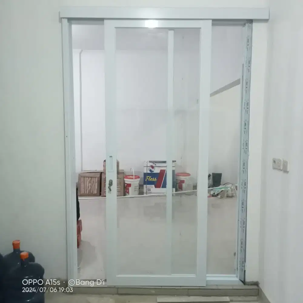 Kusen aluminium dan kaca