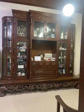 Lemari jati mewah