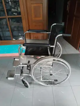 Dijual kursi roda masih mulus