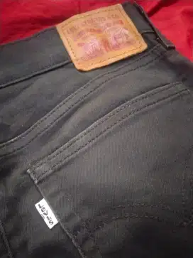 Levi's boyfriend size 28