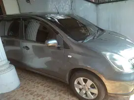 Nissan Grand livina 2010 Bensin