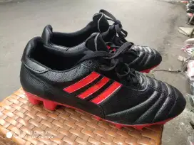 Jual sepatu bola Adidas bahan kulit asli readi size 39,40,41,42,43 b