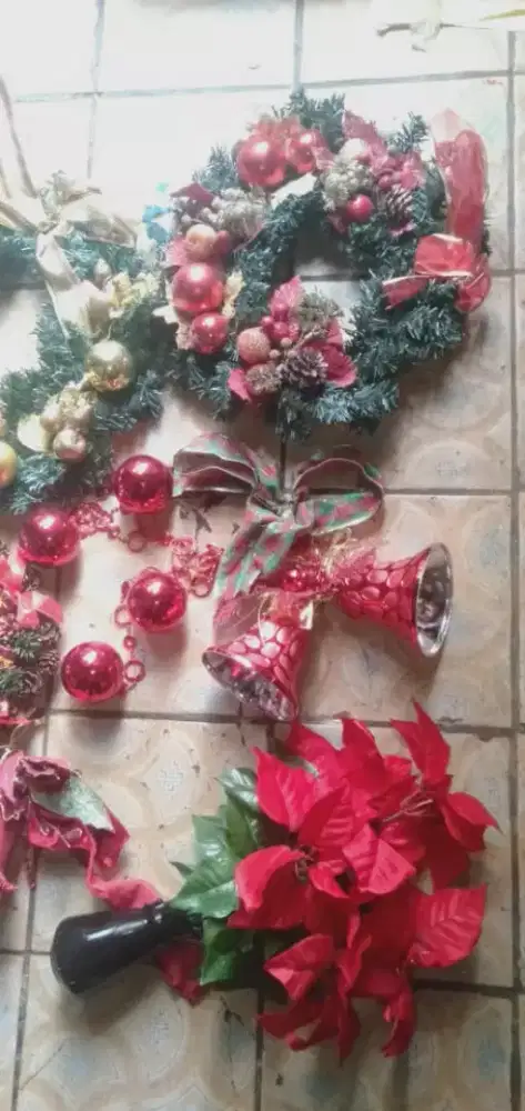 Se paket hiasan phn natal kond spt baru mgkn ada yg perlu murah sj cpt