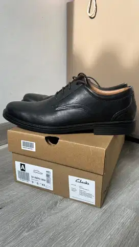 Sepatu Pantofel Clarks size 43 like new