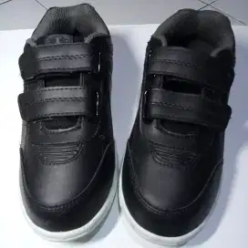 Sepatu anak Bekas